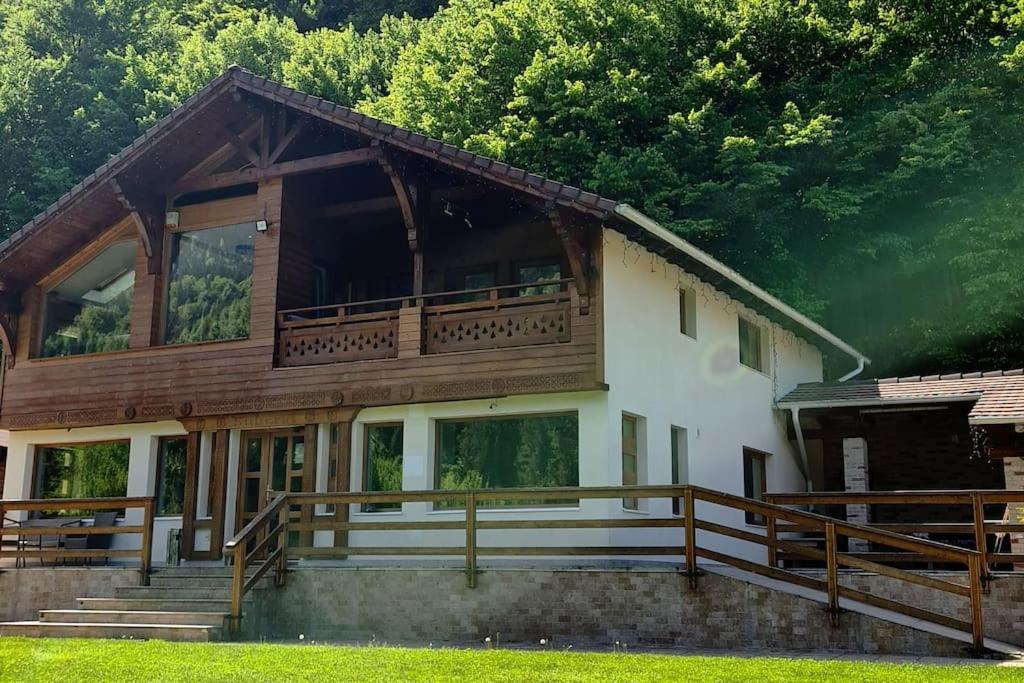 Pensiune Subcrai Cu Centru Spa Zarnesti Exterior foto