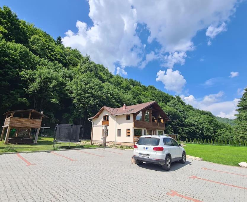Pensiune Subcrai Cu Centru Spa Zarnesti Exterior foto